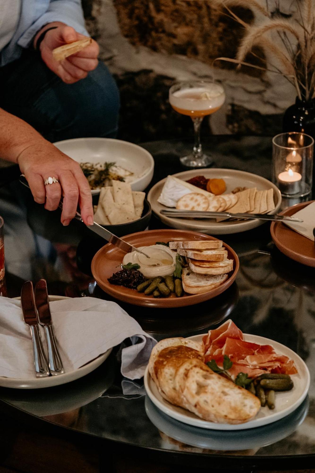 פורט פיירי The Oak & Anchor Hotel מראה חיצוני תמונה A cheese board