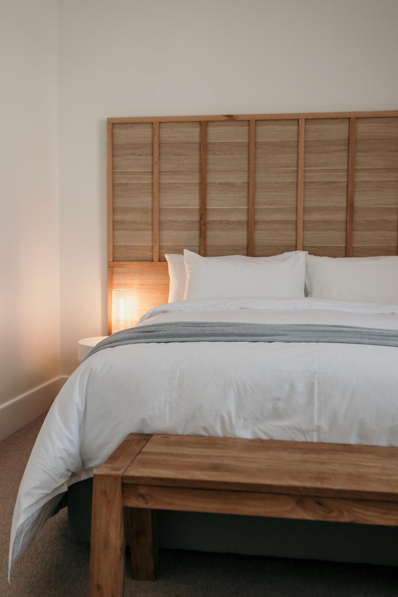 פורט פיירי The Oak & Anchor Hotel מראה חיצוני תמונה A bed with a duvet