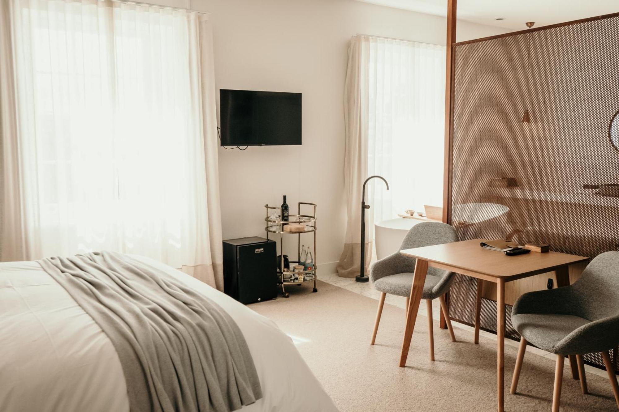 פורט פיירי The Oak & Anchor Hotel מראה חיצוני תמונה A room at the hotel