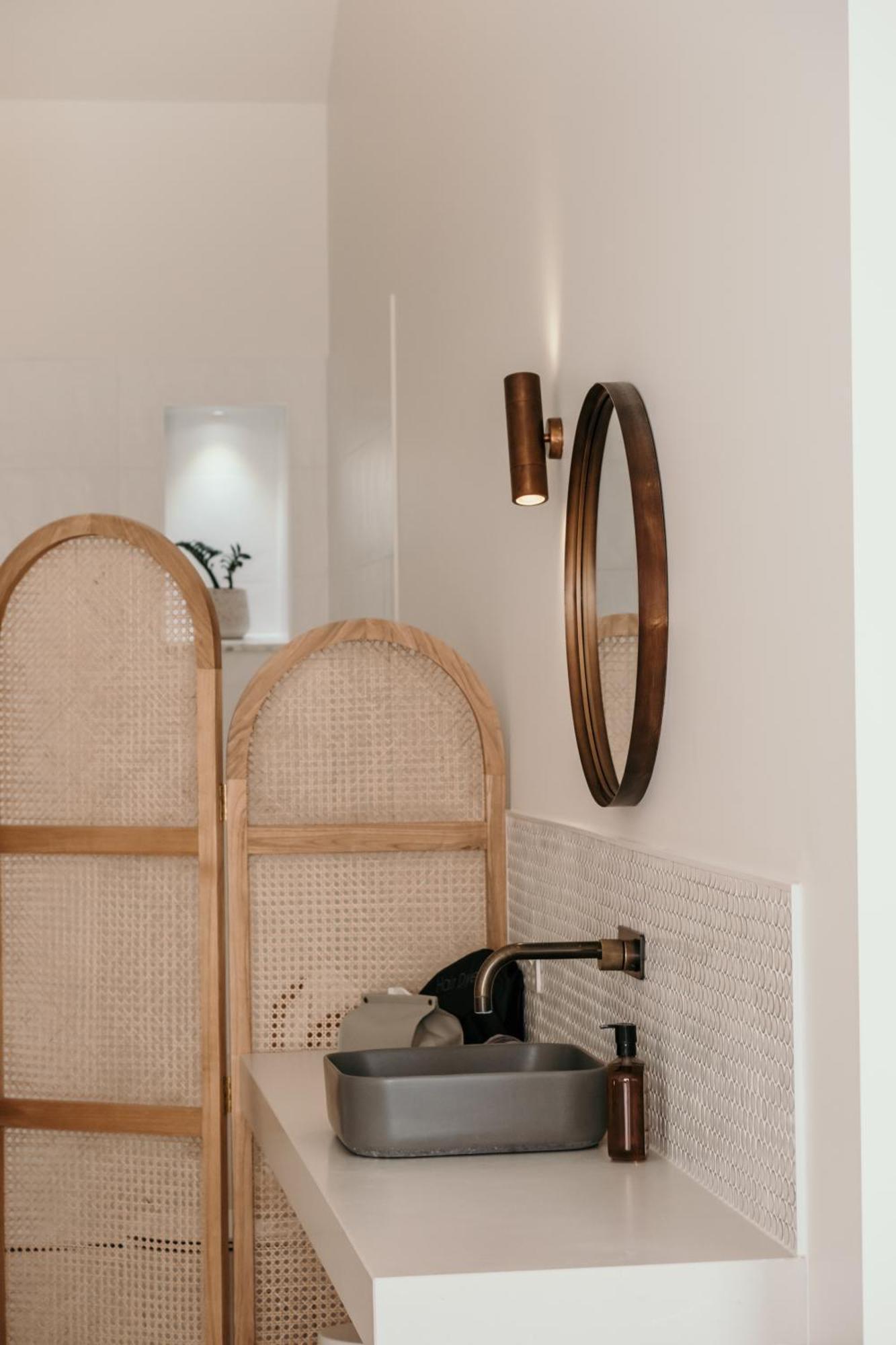 פורט פיירי The Oak & Anchor Hotel מראה חיצוני תמונה A wall-mounted mirror