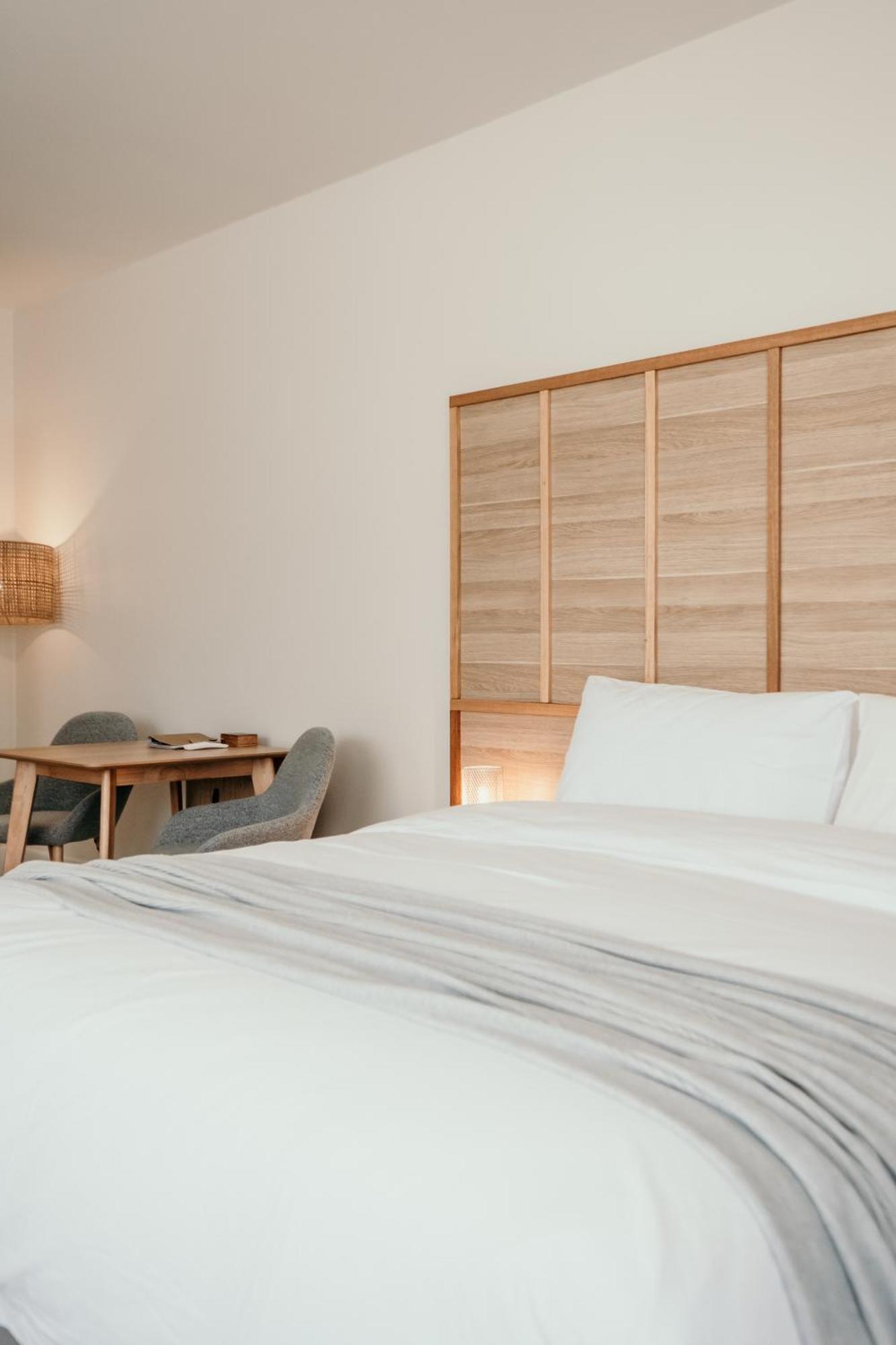 פורט פיירי The Oak & Anchor Hotel מראה חיצוני תמונה A room at the hotel
