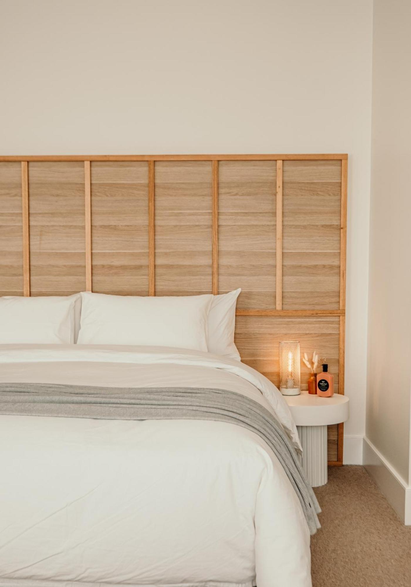 פורט פיירי The Oak & Anchor Hotel מראה חיצוני תמונה A bamboo headboard